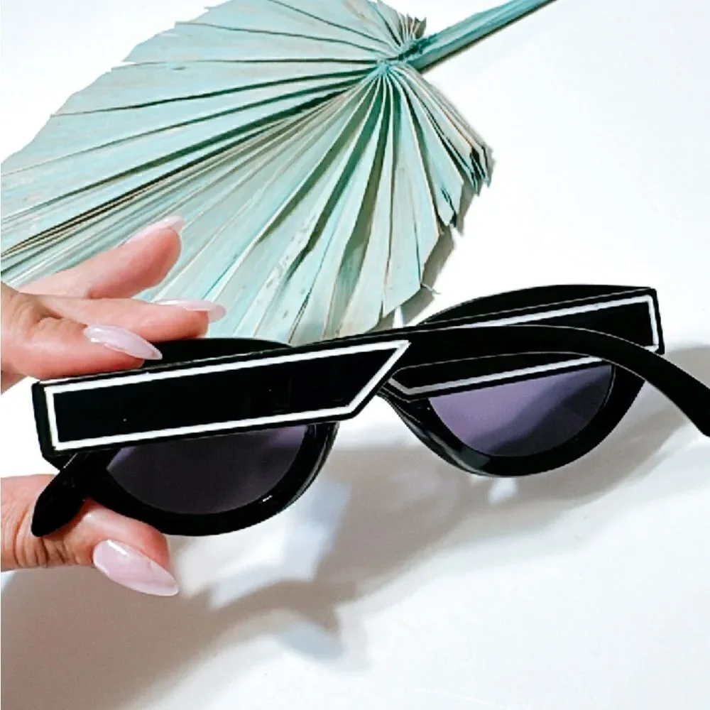 Trendy black frame sunglasses K7